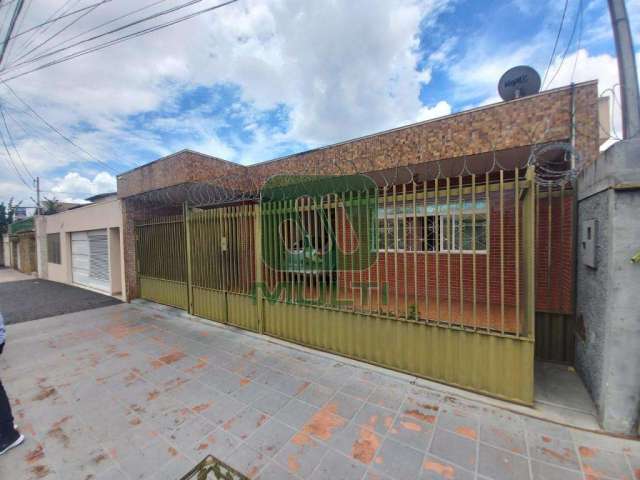 Casa comercial com 3 salas para alugar no Martins, Uberlândia  por R$ 4.000