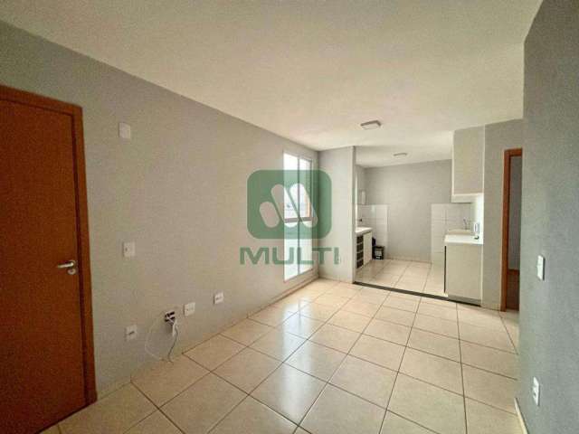 Apartamento com 2 quartos à venda no Chácaras Tubalina, Uberlândia  por R$ 180.000