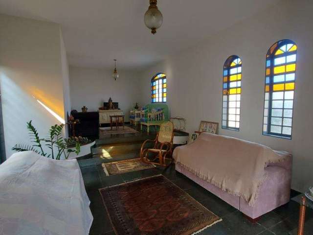 Casa comercial com 2 salas à venda no Lidice, Uberlândia  por R$ 950.000