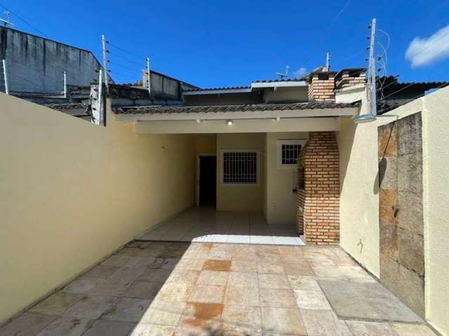 Casa Plana/Usada para Venda em Fortaleza, Lagoa Redonda, 2 dormitórios, 1 suíte, 2 banheiros, 2 vagas
