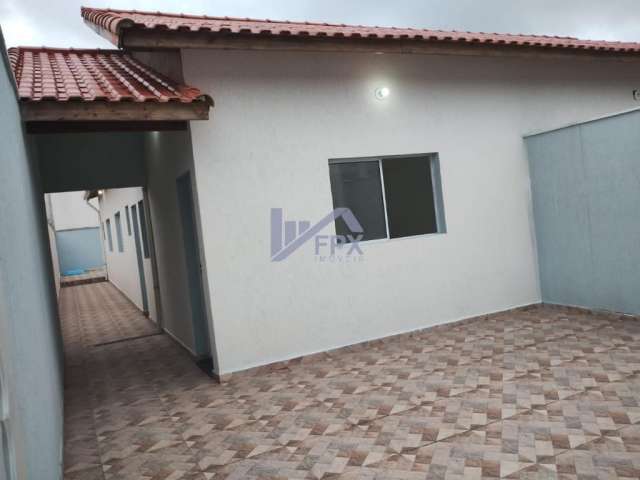 Casa com 2 quartos, sendo 1 suíte e 1 banheiro no bairro Jardim Suarão em Itanhaém/SP