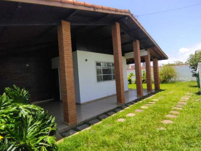 Casa com 4 quartos, sendo 1 suíte e 2 banheiros no bairro Bopiranga em Itanhaém/SP