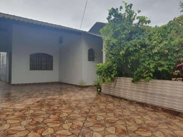 Casa com  2 quartos, sendo 1 suíte e 1 banheiro no bairro Belas Artes em Itanhaém/SP