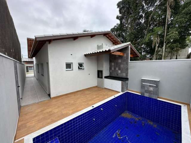 Casa com 2 quartos, sendo 1 suíte e 1  banheiro no bairro Grandesp em Itanhaém/SP