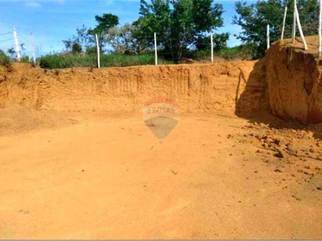 Terreno pronto para construir seu futuro lar no centro de Chácara-MG