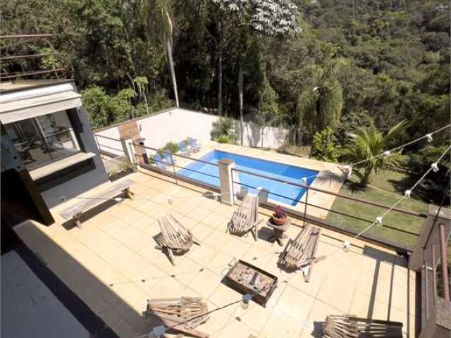 Belissima casa na Serra da Cantareira com 3 suites piscina, 280m de construçao, 1500m de terreno
