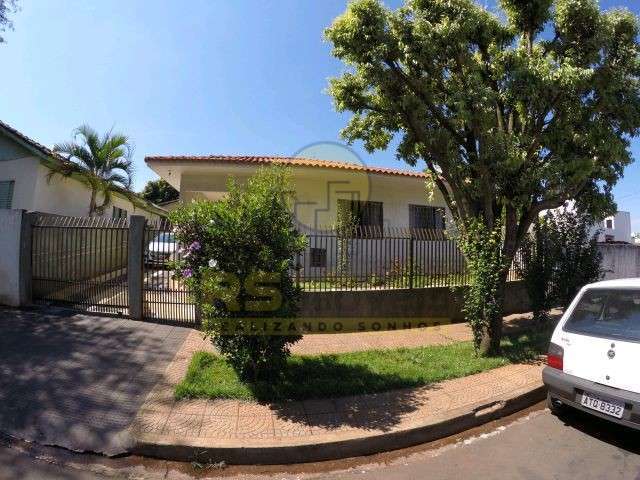Casa com 2 quartos à venda na Rua João de Matos Alberto, 261, Vila Santa Izabel, Maringá por R$ 850.000