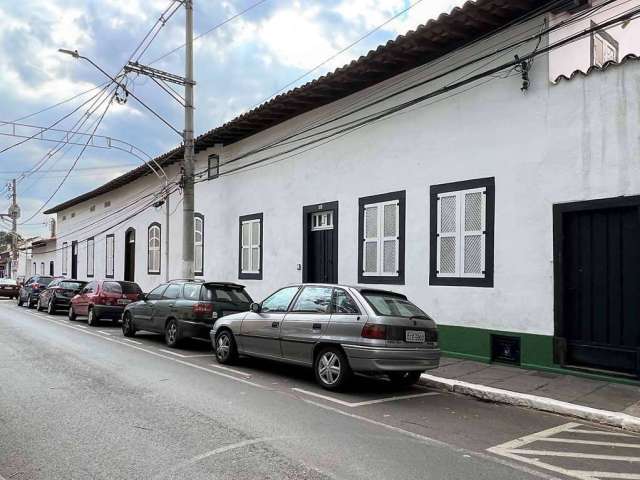 CASARÃO COMERCIAL - Centro Histórico Santana de Parnaíba (fachada tombada)
