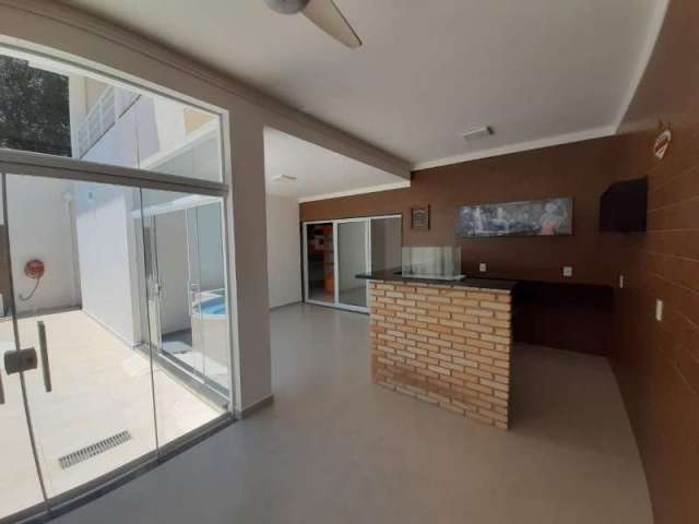 Casa para alugar em Condomínio Golden Park Alpha de 300.00m² com 3 Quartos, 3 Suites e 4 Garagens