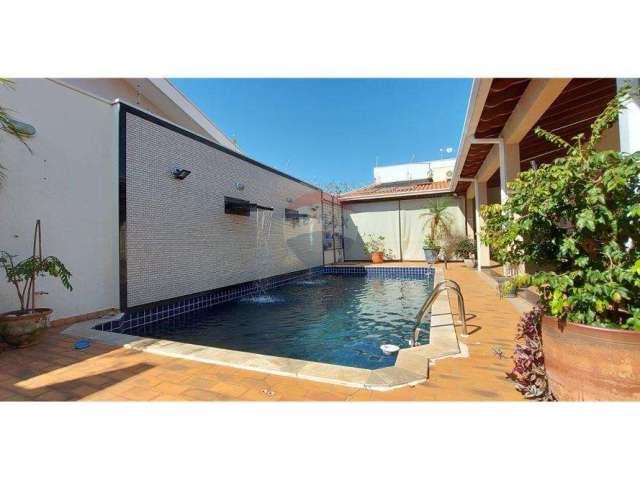 Casa para venda em Parque Residencial Carandá de 218.73m² com 3 Quartos, 1 Suite e 4 Garagens