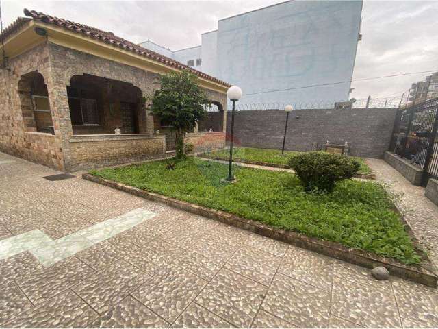 Casa para venda em Vila Valqueire de 480.00m² com 2 Quartos, 1 Suite e 5 Garagens
