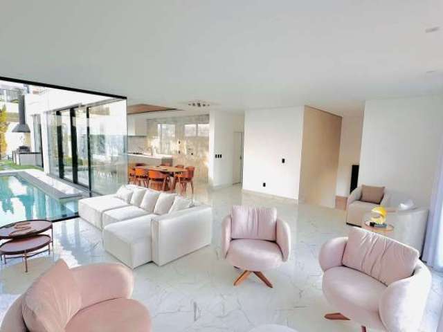 Casa para alugar em Condomínio Alphaville Nova Esplanada 4 de 475.00m² com 3 Quartos, 3 Suites e 6 Garagens