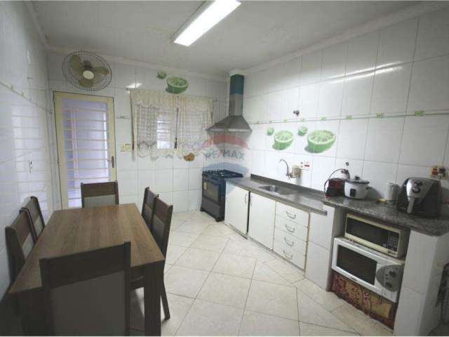 Casa para venda em Jardim De Itapoan de 207.00m² com 4 Quartos, 1 Suite e 2 Garagens