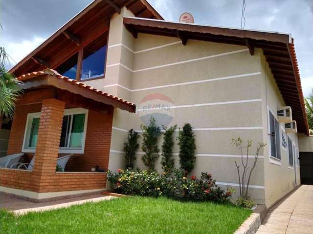 Casa para venda em Colinas de São Pedro de 243.65m² com 4 Quartos, 2 Suites e 4 Garagens