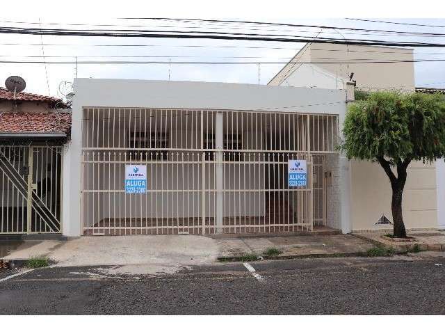 Casa comercial com 2 salas para alugar no Martins, Uberlândia  por R$ 2.000