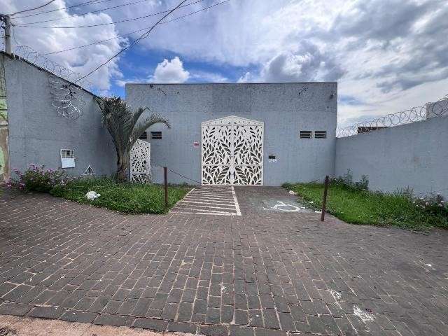 Ponto comercial para alugar no Daniel Fonseca, Uberlândia  por R$ 3.900