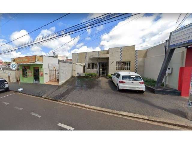 Casa comercial com 5 salas para alugar no Luizote de Freitas, Uberlândia  por R$ 6.000