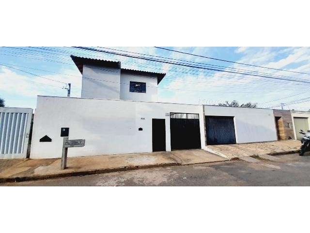Casa comercial com 4 salas para alugar no Conjunto Segismundo Pereira, Uberlândia  por R$ 4.200