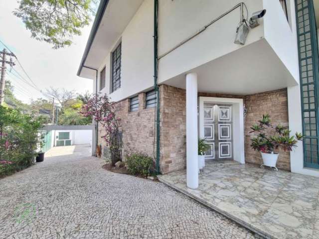 Casa à venda na Av. Brasil, 540 m² útil com 1.000m² de terreno, 5 Quartos, 6 Vagas