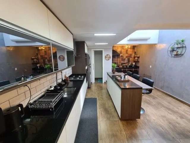 Casa de Condominio á venda com 3 suites, 2 vagas, 150m² - Interlagos - São Paulo-SP