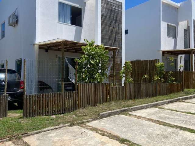 Aluguel Anual em Imbassaí: Casa com 2 Suítes e Jardim Privativo em Condomínio Fechado com Piscina!