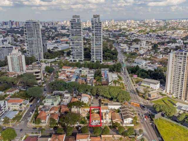 Terreno a venda com 400m² por R$ 1.310.000,00 no bairro Campina do Siqueira, perto do Shopping Barigui - Curitiba/PR