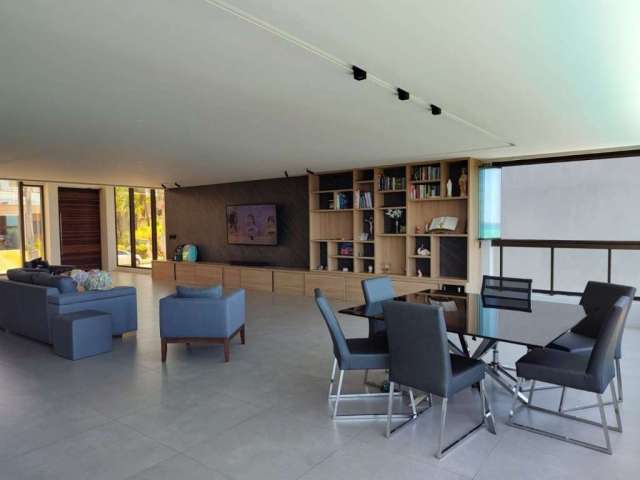 Casa Duplex de Alto Padro com 5 suítes + Hidromassagem Localizada na Garça Torta - 530m²