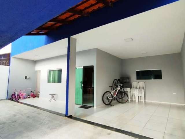 Casa com 3 dormitórios sendo 1 suíte + Closet em Arapiraca - 240m²