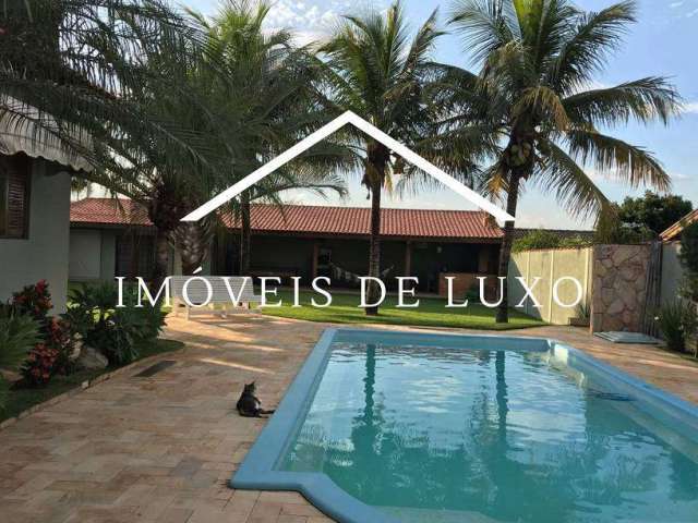Casa à venda com piscina, espaço gourmet, amplo quintal no Condomínio Zuleika Jabour – Salto/SP