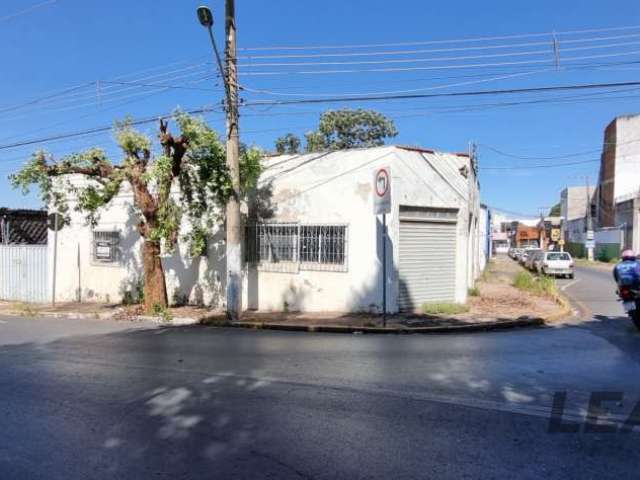 Vendo casa no centro de Cuiabá em frente a IFMT