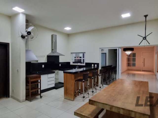 Vendo casa Térrea no condomínio Alphaville 1 em Cuiabá MT