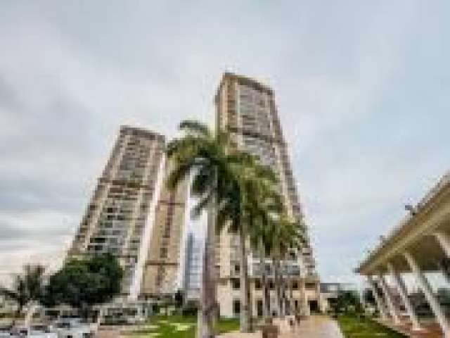 Apartamento andar alto e bastante ventilado à venda no Condomínio Golden Green com 3 suítes por R$ 750mil em Candelária, Natal/RN