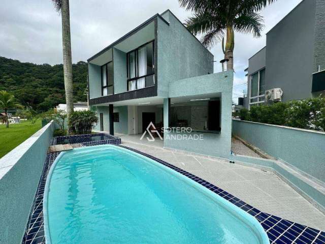 Esta belíssima casa localizada na praia de Massaguaçu, dentro do Condomínio Costa Nova