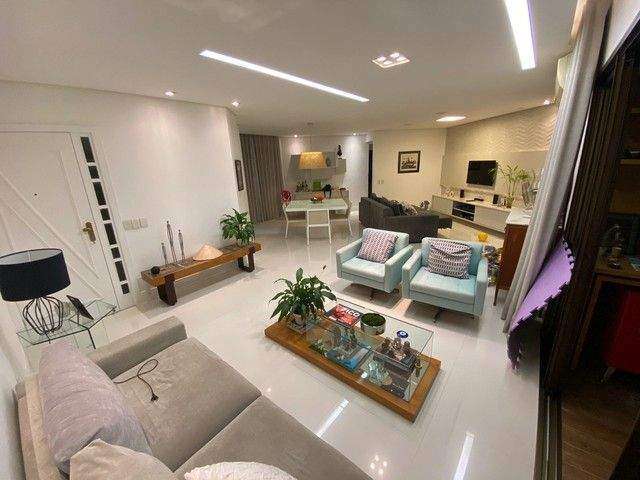 Apartamento a venda no ED. Gilberto Vila Nova, 131m², 3/4, 3 WC, 2 vagas, Jardins, Aracaju - SE