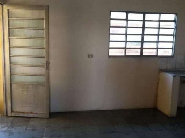 Casa com 1 dormitório para alugar, 56,79m² - Vila Rio de Janeiro - Guarulhos/SP por R$770,00