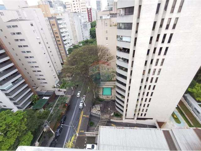 Apto Cobertura Duplex  180m  2 suites 1 das suites c Varanda 1 vaga ótima localização Paraíso Prox a Av Paulista