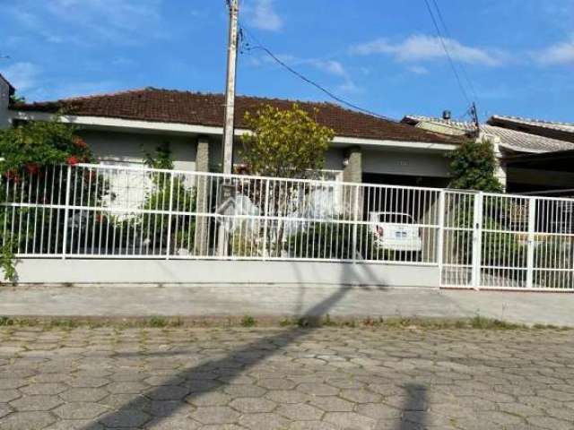 Casa com 3 quartos para alugar na Rua Lúcio Vitorino de Souza, 175, Santa Mônica, Florianópolis, 110 m2 por R$ 6.500