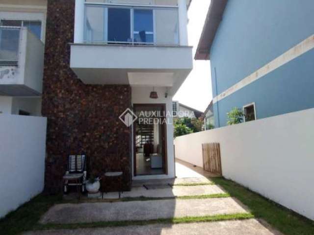 Casa com 3 quartos para alugar na Rua Guabiju, 30, Campeche, Florianópolis, 125 m2 por R$ 5.500