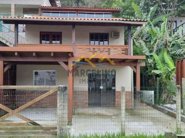 Casa à venda no bairro Praia da Ferrugem - Garopaba/SC