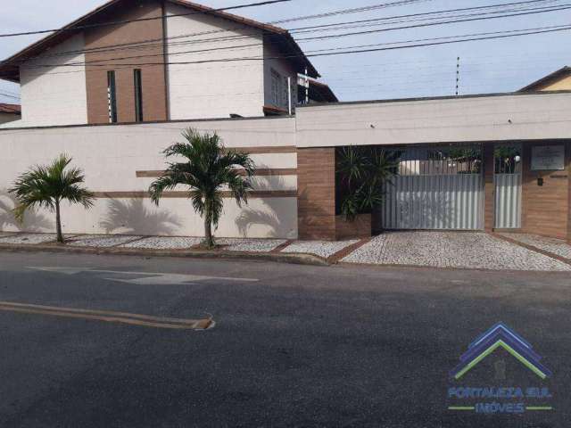 Casa com 4 dormitórios à venda, 210 m² por R$ 690.000,00 - Cidade dos Funcionários - Fortaleza/CE
