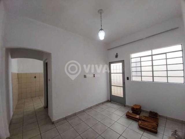 Casa com 1 quarto para alugar na Rua Piza e Almeida, Centro, Itatiba, 60 m2 por R$ 1.400