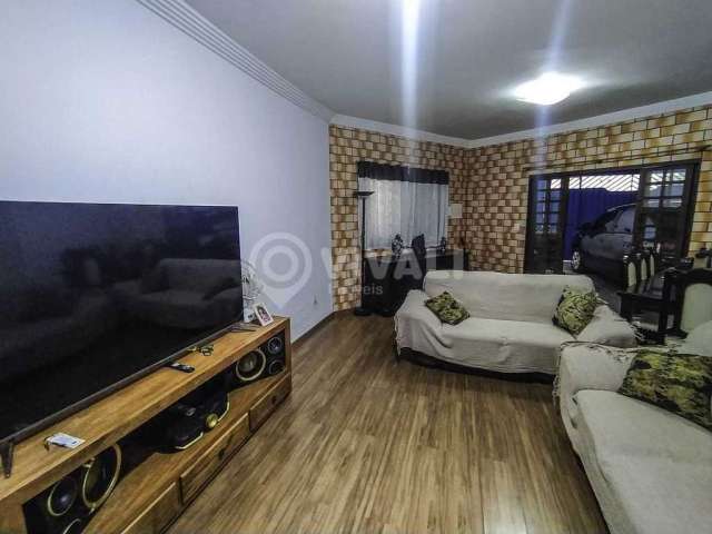 Casa com 3 quartos à venda na Rua Benjamin Fontana, Vila Cruzeiro, Itatiba, 195 m2 por R$ 689.000