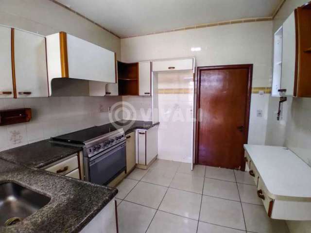 Casa com 3 quartos para alugar na Rua Florêncio Pupo, Centro, Itatiba, 209 m2 por R$ 3.300