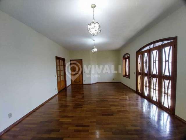 Casa com 3 quartos para alugar na Rua Atílio Lanfranchi, Vila Bela Vista, Itatiba, 360 m2 por R$ 4.800