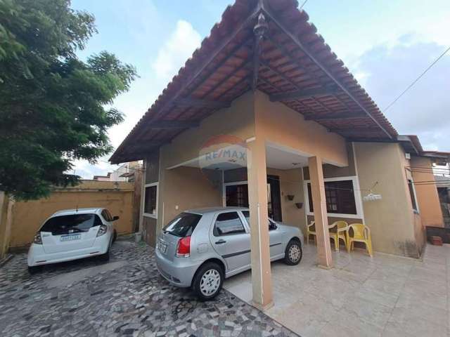 Casa plana, com 150m², no melhor da Cidade dos Funcionários, localizada entre o Parque Del Sol e o Lago Jacarey.