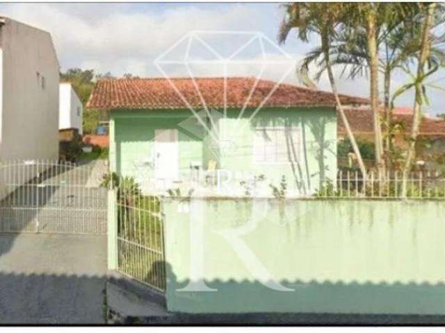 Casa com 3 quartos para alugar no Sambaqui, Florianópolis  por R$ 5.300
