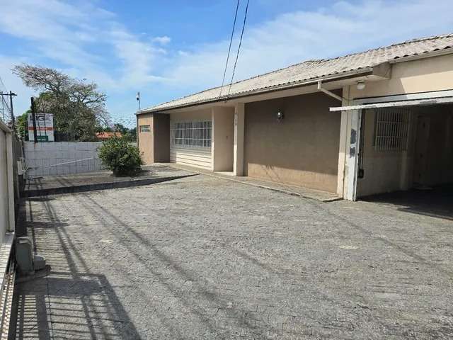 Casa com 3 quartos para alugar no Ponta de Baixo, São José  por R$ 8.100