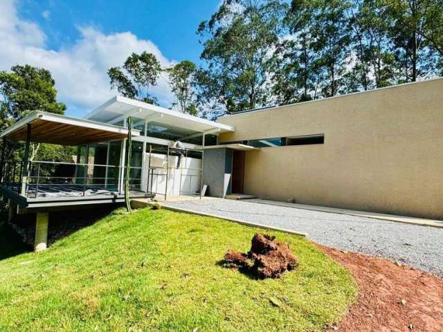 Casa com 3 dorms à Venda, 1527 m² por R$ 1.750.000 - Jardim Itatiaia - Green Valley, Embu das Artes/SP