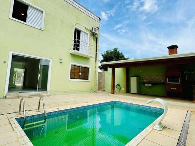 Casa com 3 dorms à Venda, por R$ 980.000 - Jardim Rebelato - Cotia/SP