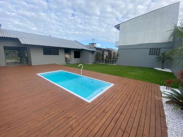 Ótima casa com piscina a 250 metros do mar!!
